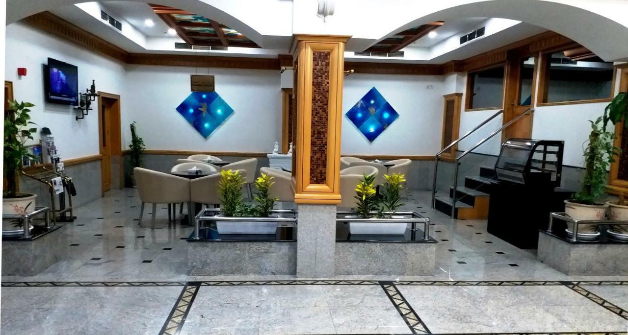 מנאמה Taj Plaza Hotel מראה חיצוני תמונה