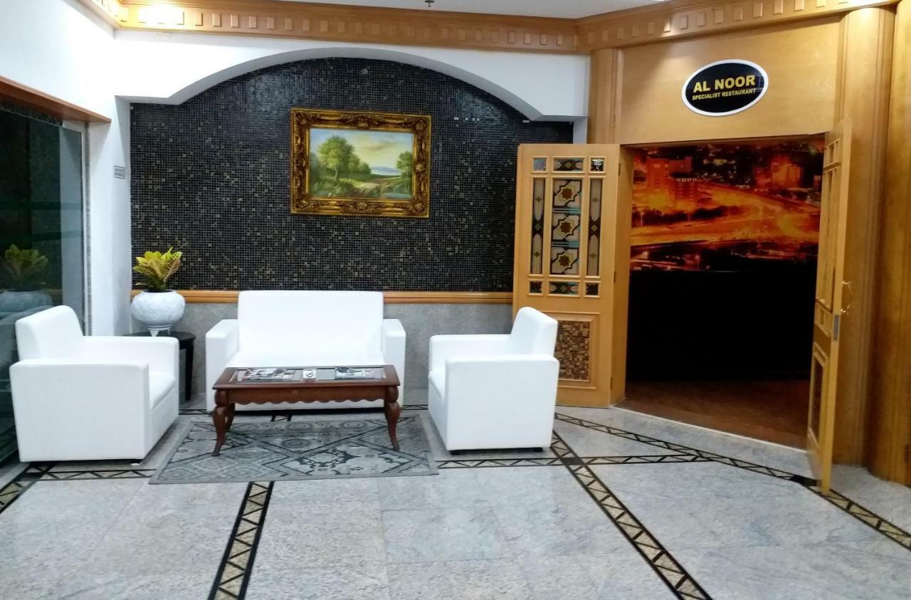 מנאמה Taj Plaza Hotel מראה חיצוני תמונה