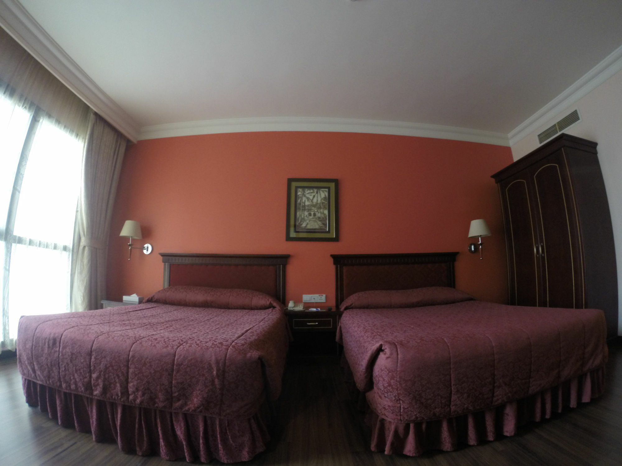 מנאמה Taj Plaza Hotel מראה חיצוני תמונה