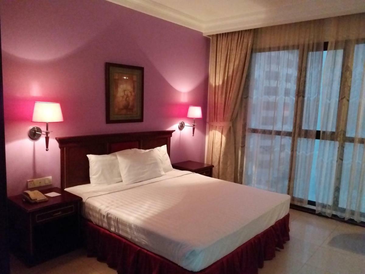 מנאמה Taj Plaza Hotel מראה חיצוני תמונה