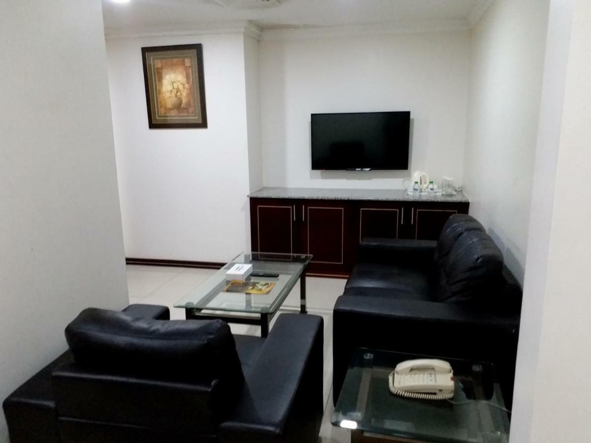מנאמה Taj Plaza Hotel מראה חיצוני תמונה