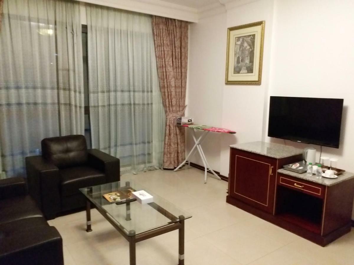 מנאמה Taj Plaza Hotel מראה חיצוני תמונה