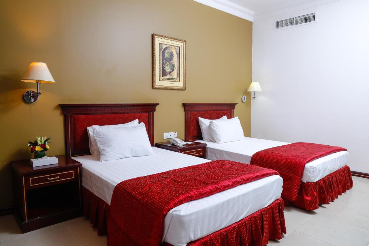 מנאמה Taj Plaza Hotel מראה חיצוני תמונה